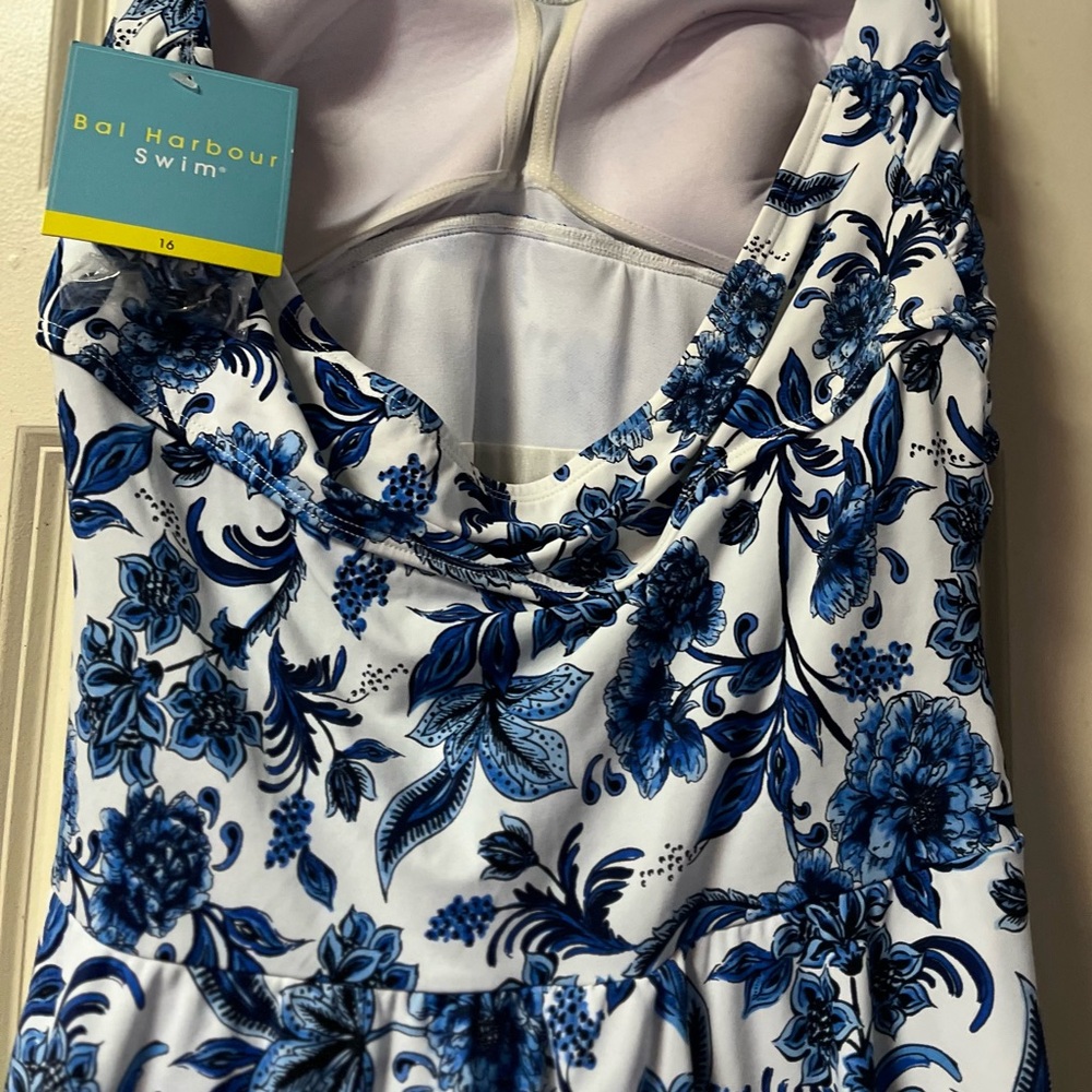 **New**With Tags ~ Bal Harbour ~ Women’s ~ Swimsuit ~ Size 16 ~ XL ~ With Straps - Picture 13 of 16